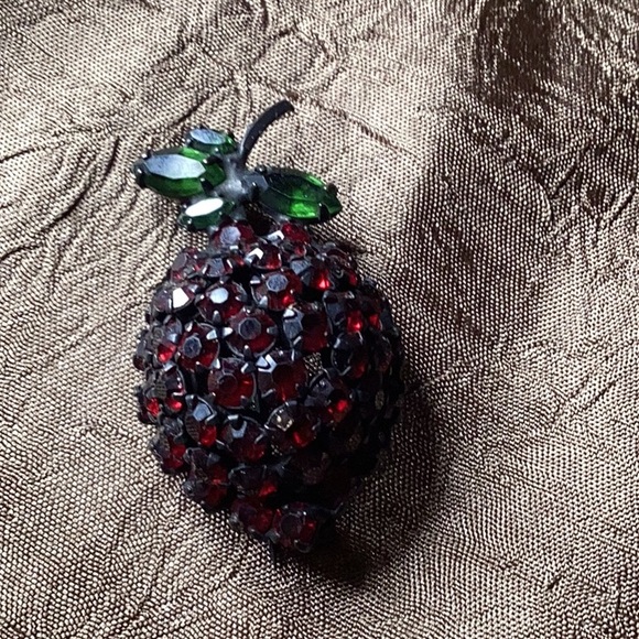 Vintage Warner Strawberry 🍓 Brooch - Picture 1 of 4